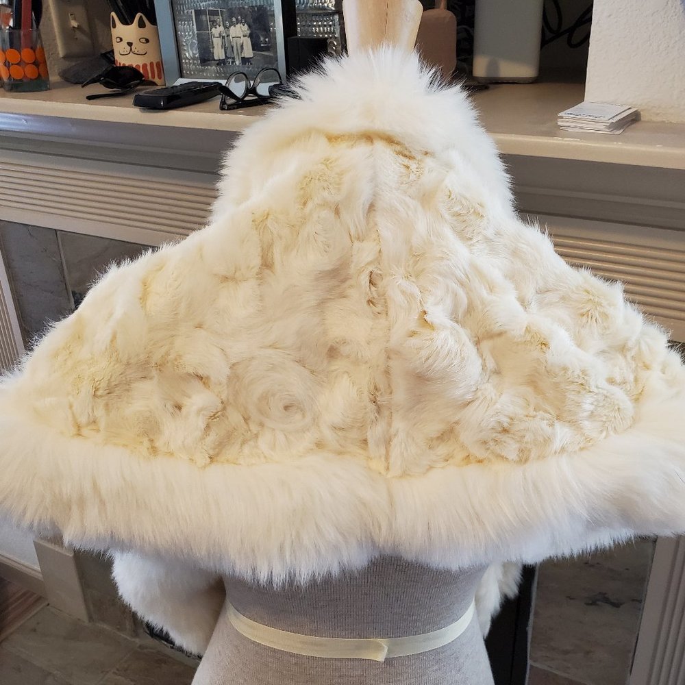 Faux fur shawl stole - Picture 4 of 4